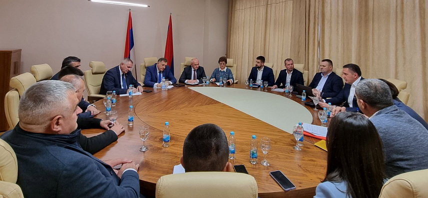 БАЊАЛУКА, 20. НОВЕМБРА /СРНА/ - Предсједник Републике Српске Милорад Додик на састанку у Источном Сарајеву у вези са процесом гасификације источног дијела Републике Српске.