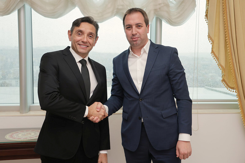 БАЊАЛУКА, 20. НОВЕМБРА /СРНА/ - Потпредсједник Владе Србије Александар Вулин са предсједником Социјалистичке партије Српске /СПС/ Гораном Селаком.