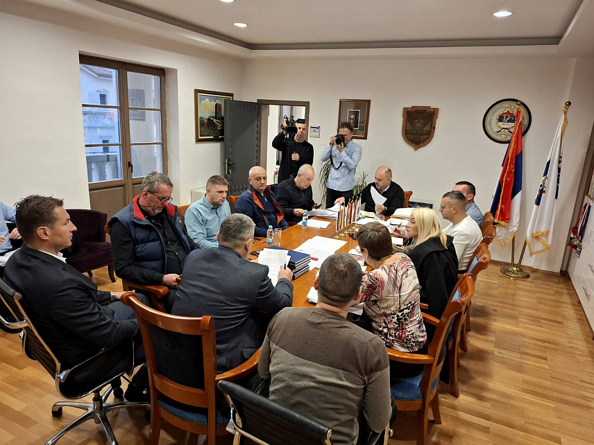 ВИШЕГРАД, 20. НОВЕМБРА /СРНА/ - Представници девет странака у Скупштини општине Вишеград договорили су данас принципе коалиционог дјеловања, а конститутивна сједница локалног парламента заказана је за 29. новембар.