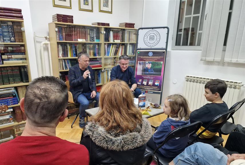 ПРИЈЕДОР, 20. НОВЕМБРА / СРНА/- У Приједору је вечерас одржана промоција књижевног опуса аутора и мултимедијалног умјетника Ненада Јанковића, познатијег као доктор Неле Карајлић.