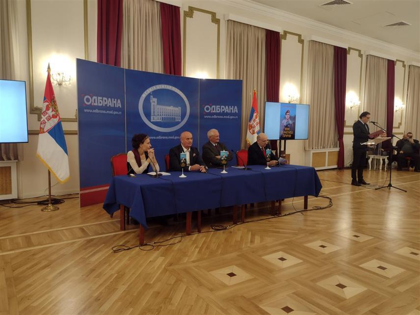 БЕОГРАД, 20. НОВЕМБРА /СРНА/ - У Дому војске у Београду вечерас је представљена књига "Вук у ратној причи" ратног команданта једне од елитних јединица Војске Републике Српске, специјалне јединице "Вукови са Дрине", пуковника Милана Јоловића Легенде, која говори о понашању војника у рату, страху са којим се суочава и како га савладати.