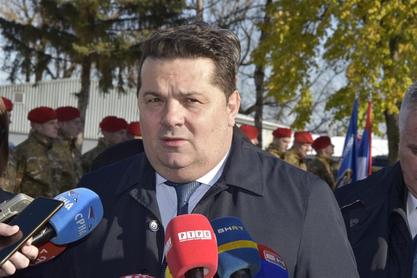 БАЊАЛУКА, 21. НОВЕМБРА /СРНА/ - Предсједник Народне скупштине Ненад Стевандић изјава за новинаре у Залужанима код Бањалуке.