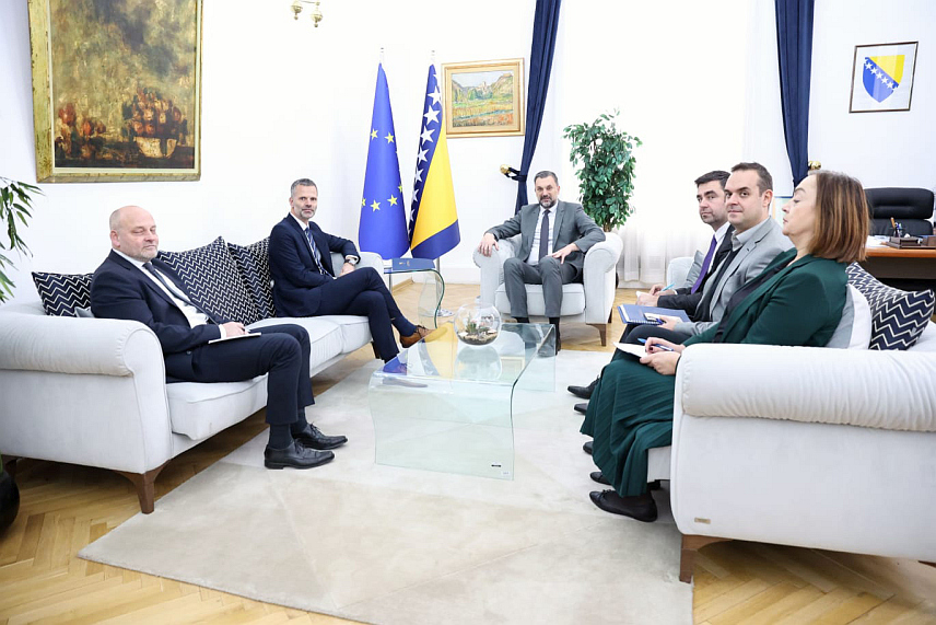 САРАЈЕВО, 21. НОВЕМБРА /СРНА/ - Новоименовани амбасадор Данске у БиХ Аге Сандал Мелер током сусрета са министром иностраних послова у Савјету министара Елмедином Конаковићем.