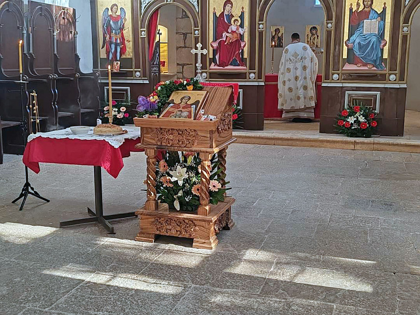 ВРЛИКА, 21. НОВЕМБРА /СРНА/ - Малобројни српски повратници прославили су данас славу Храма Светог архангела Михаила у врличком селу Отишић у Далмацији.