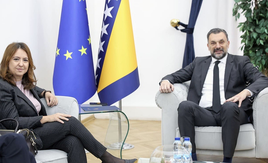 САРАЈЕВО, 22. НОВЕМБРА /СРНА/ - Министар иностраних послова у Савјету министара Елмедин Конаковић на састанку са новоименованим италијанским амбасадором у БиХ Саром Ети Кастелани.