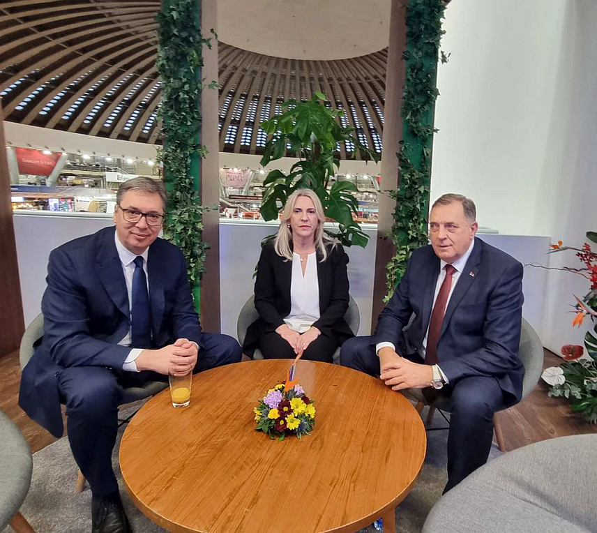 БЕОГРАД, 22. НОВЕМБРА /СРНА/ - Српски члан и предсједавајућа Предсједништва БиХ Жељка Цвијановић у Београду са предсједницима Републике Српске и Србије Милорадом Додиком и Александром Вучићем.