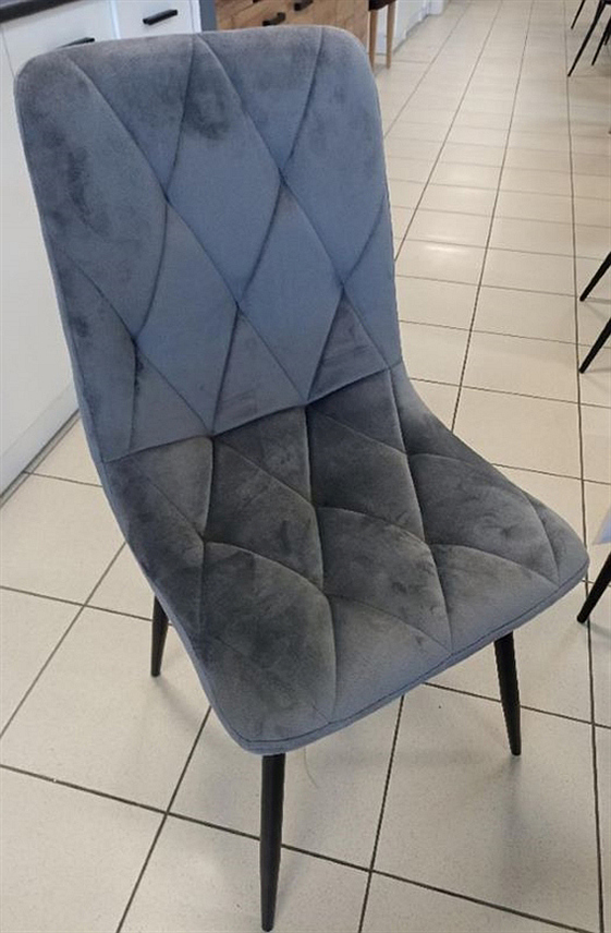 ИСТОЧНО САРАЈЕВО, 22. НОВЕМБРА /СРНА/ - Са тржишта БиХ повучена је столица "Мелита" зато што није сигурна за употребу, јер је приликом лабораторијских испитивања дошло до лабављења споја, а недостају јој и информације за употребу.