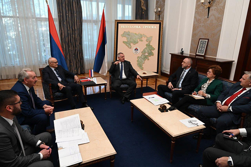 БАЊАЛУКА, 25. НОВЕМБРА /СРНА/ - Предсједник Владе Републике Српске Радован Вишковић одржао је консултације о изради буџета за наредну годину са представницима Удружења пензионера Републике Српске.
