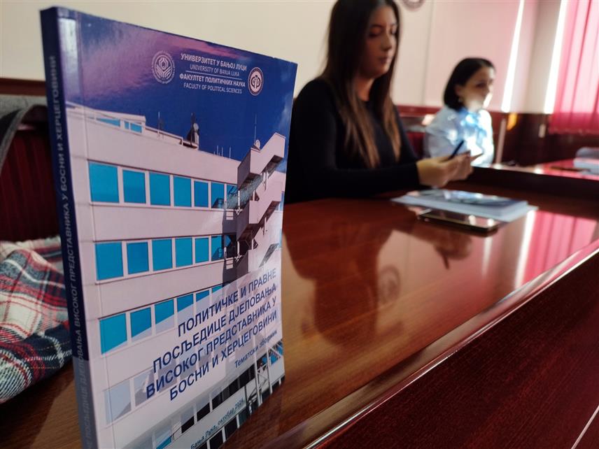 БАЊАЛУКА, 25. НОВЕМБРА /СРНА/ - Представљен зборник радова о теми "Политичке и правне посљедице дјеловања високог представника у БиХ".
