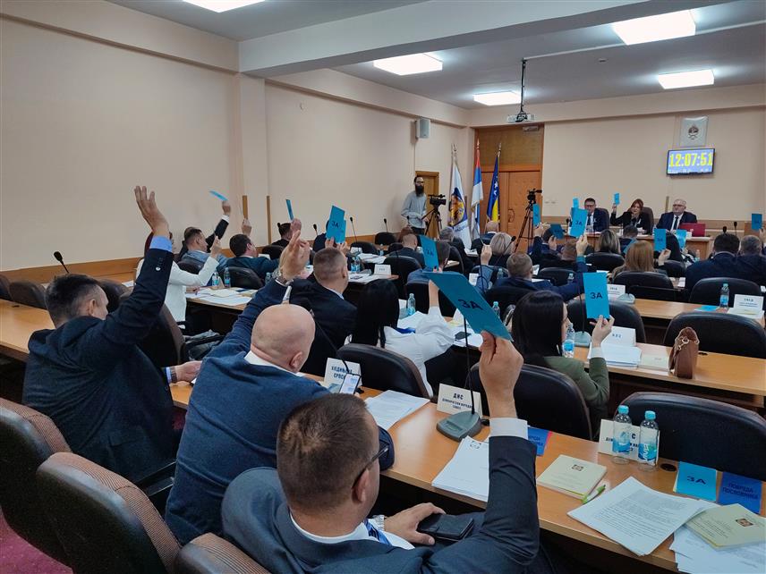 ГРАДИШКА , 25. НОВЕМБРА /СРНА/ - Одборници Скупштине града Градишка усвојили су данас Нацрт ребаланса градског буџета за текућу у износу од 53.700.000 КМ, а којим су буџетска средства увећана за 1,93 милиона КМ.