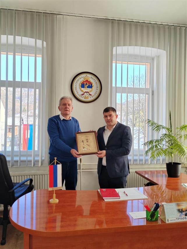 ТРНОВО, 25. НОВЕМБРА /СРНА/ - Новоизабрани начелник општине Трново Мирослав Бјелица данас је преузео дужност од свог претходника Драгомира Гаговића.