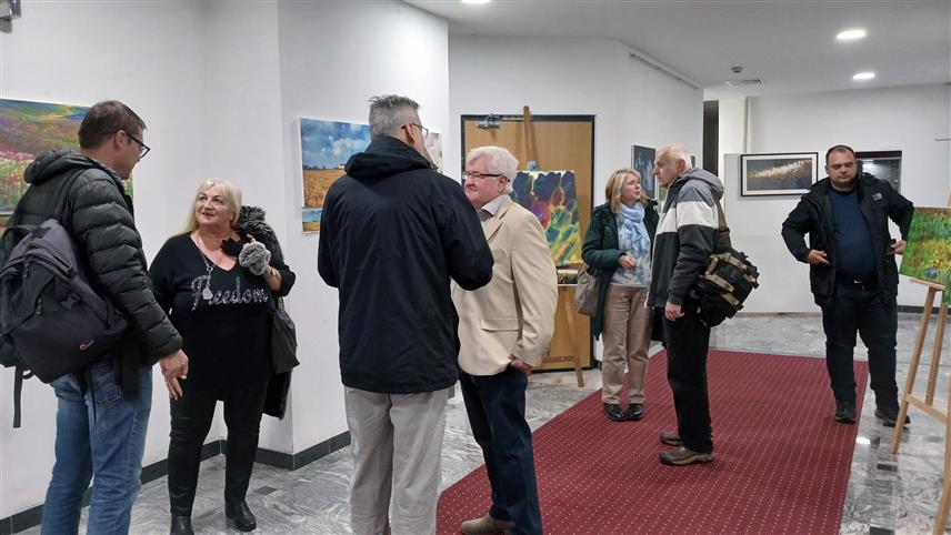 ИСТОЧНО САРАЈЕВО, 25. НОВЕМБРА /СРНА/ - У Културном центру Источно Ново Сарајево вечерас је представљена изложба фотографија Рајка Паштара под називом "Од фотографије до слике" поводом 55 година професионалног бављења умјетничком фотографијом.