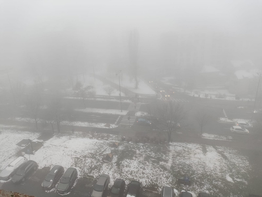 САРАЈЕВО, 26. НОВЕМБРА /СРНА/ - Ваздух у Бањалуци и Сарајеву јутрос је врло нездрав са индексом квалитета 256, односно 214, подаци су "Еко-акције".