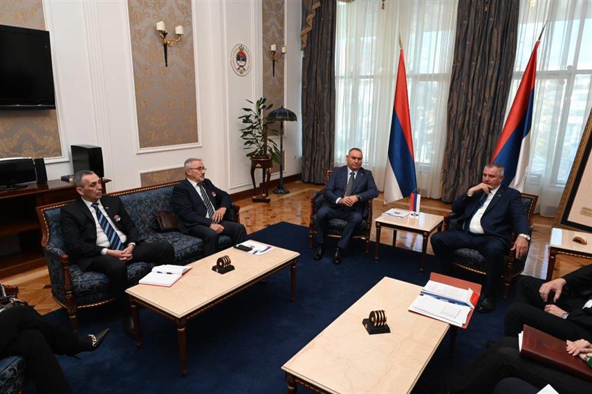 БАЊАЛУКА, 26. НОВЕМБРА /СРНА/ - Предсједник Владе Републике Српске Радован Вишковић разговарао је данас са предсједником Организације старјешина Војске Републике Српске Слободаном Жупљанином о изради буџета за наредну годину.