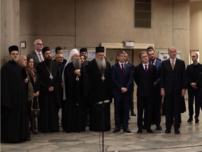 ПАРИЗ, 26. НОВЕМБРА /СРНА/ - Амбасадор БиХ у Француској Бојана Кондић Панић са патријархом српским Порфиријом на изложби поводом обиљежавања 20 година од уписа манастира Високи Дечани на Унескову листу културних добара у Паризу.