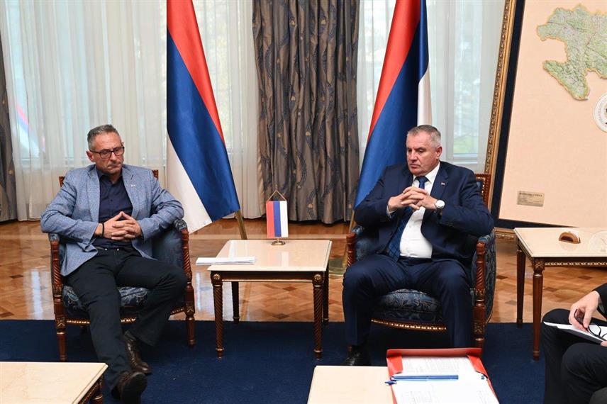 БАЊАЛУКА, 26. НОВЕМБРА /СРНА/ - Премијер Републике Српске Радован Вишковић на састанку са представницима Борачке организације Републике Српске,предсједник БОРС-а Радан Остојић захвалио је Вишковићу за досадашњу сарадњу и изнио сугестије његове организације на предложени буџет.