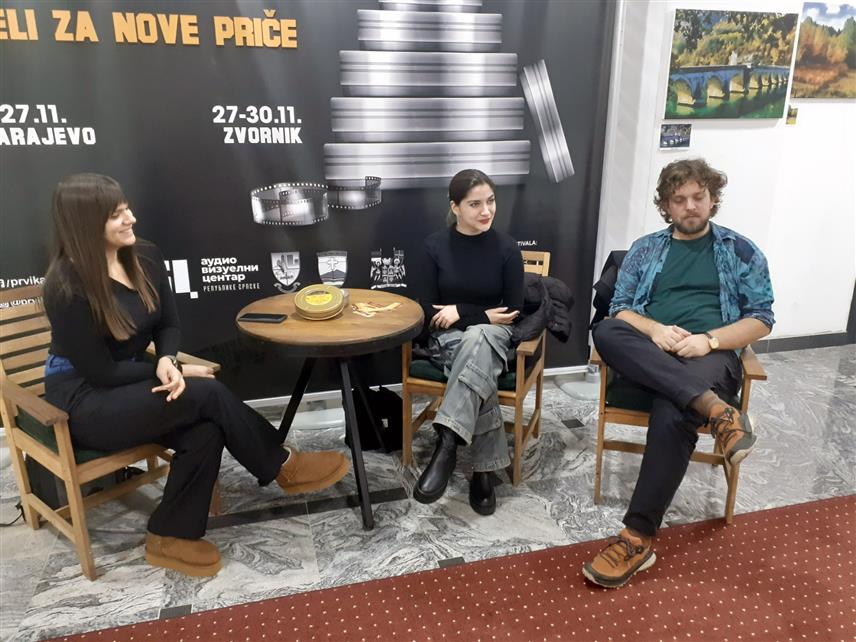 ИСТОЧНО САРАЈЕВО, 26. НОВЕМБРА /СРНА/ - У оквиру Дјечијег филмског програма у Културном центру Источно Ново Сарајево приказан је играни филм "Планета 7693", у режији Гојка Беркуљана, а организован је и разговор са младим ауторима документарних филмова.