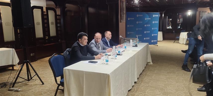 БАЊАЛУКА, 27. НОВЕМБРА /СРНА/ - Предсједник Градског одбора ДЕМОС-а Бањалука Боран Босанчић на данашњој сједници Градског одбора ДЕМОС-а у Бањалуци.