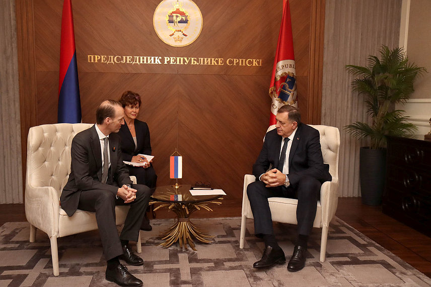 БАЊАЛУКА, 28. НОВЕМБРА /СРНА/ - Предсједник Републике Српске Милорад Додик разговарао је данас у Бањалуци са амбасадором Аустрије у БиХ Георгом Дивалдом. /Фото - Борислав Здриња/
