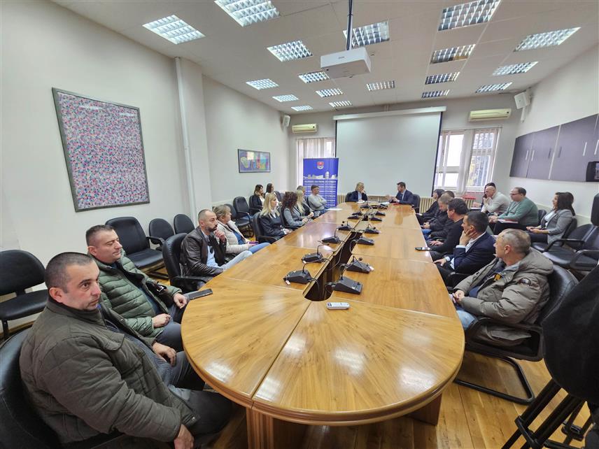 ПРИЈЕДОР, 28. НОВЕМБРА /СРНА/ - Град Приједор додијелиће 535.000 КМ подстицаја за 108 привредних субјеката, на основу више јавних позива за ову годину.