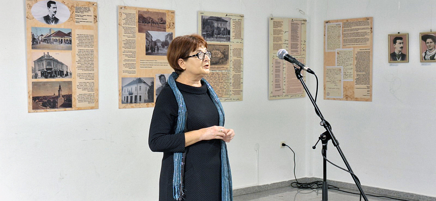 БИЈЕЉИНА, 28. НОВЕМБРА /СРНА/ - Овогодишња манифестација "Дучићеви и Магини сати", организована у част љубави прве бијељинске пјесникиње Магдалене Живановић и Јована Дучића, отворена је вечерас у Центру за културу "Семберија" у Бијељини.