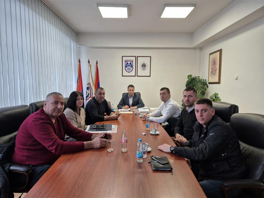 ЧЕЛИНАЦ, 28. НОВЕМБРА /СРНА/ - Директор Пољопривредне задруге "Агро ВИП" Миланко Бјелобрк на састанку са начелником општине Челинац Владом Глигорићем.