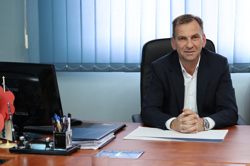 УГЉЕВИК, 29. НОВЕМБРА /СРНА/ - Новоизабрани начелник општине Угљевик Драган Гајић.