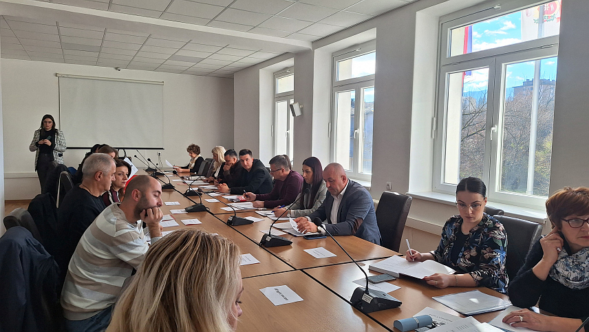 ДРВАР, 29. НОВЕМБРА /СРНА/ - У Дрвару је данас одржана конститутивна сједница Општинског вијећа, за чијег је предсједника изабрана Јасна Пећанац из СП-а.