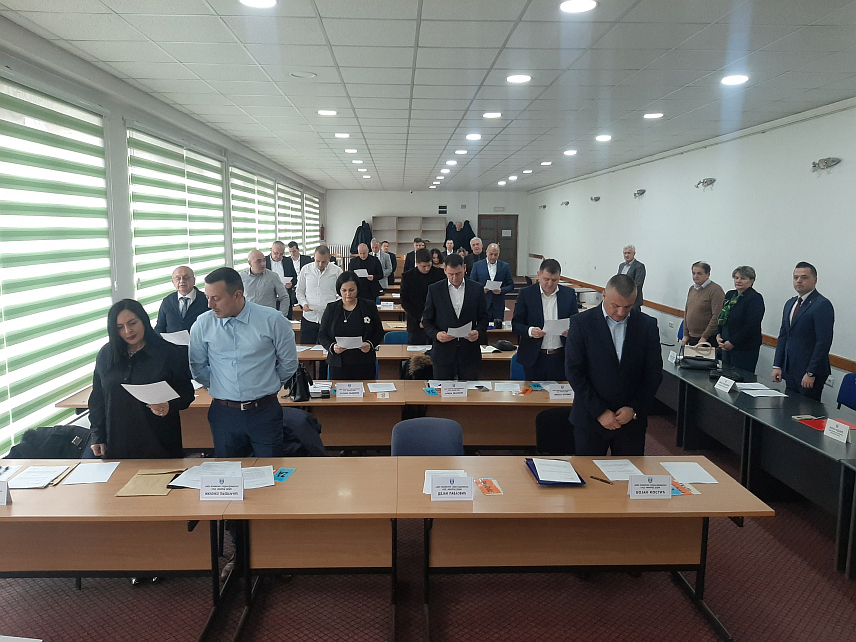 ФОЧА, 29. НОВЕМБРА /СРНА/ - Сједница новог сазиве Скупштине општине Фоча на којој су новоизабрани одборници и функционери положили су свечане заклетве