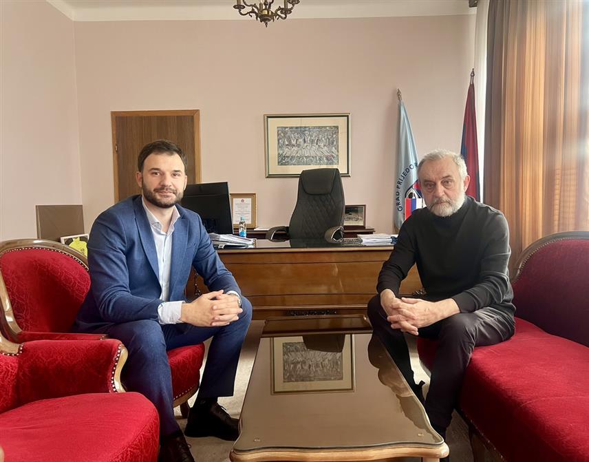 ПРИЈЕДОР, 29. НОВЕМБРА /СРНА/ - Градоначелник Приједора Слободан Јавор именовао је Зорана Бароша за савјетника за културу.