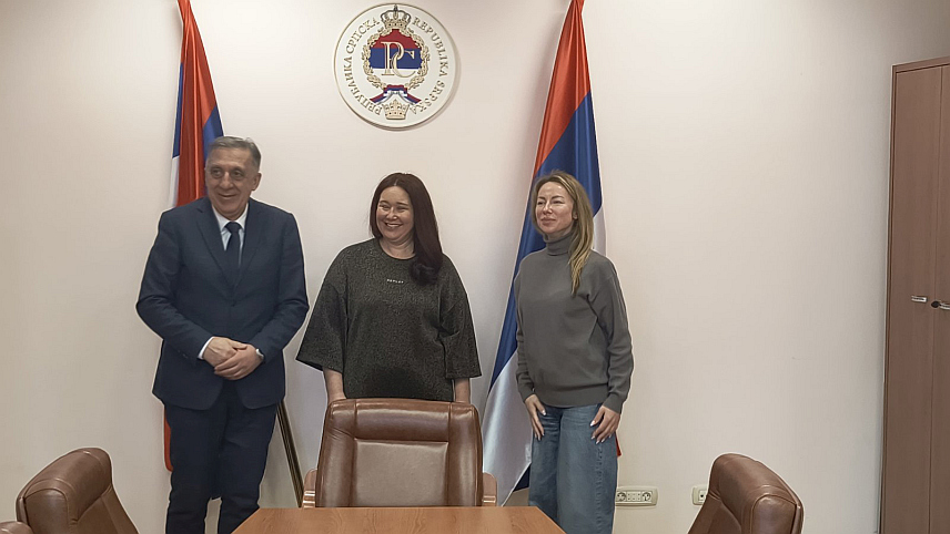 БЕОГРАД, 29. НОВЕМБРА /СРНА/ - Шеф Представништва Републике Српске у Србији Млађен Цицовић разговарао је данас у Београду са представницом комитета Санкт Петербурга за туризам Олгом Кравцовом о манифестацији "Добро дошли у Санкт Петербург", која ће бити одржана 4. децембра у Београду.