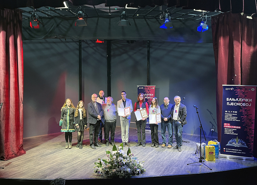 БАЊАЛУКА, 29. НОВЕМБРА /СРНА/ - Лена Савковић из Филолошке гимназије у Београду побједник је Међународног фестивала поезије за средњошколце "Бањалучки пјесмобој", који је организовало Удружење "Култарт", а за награду биће јој штампана књига.