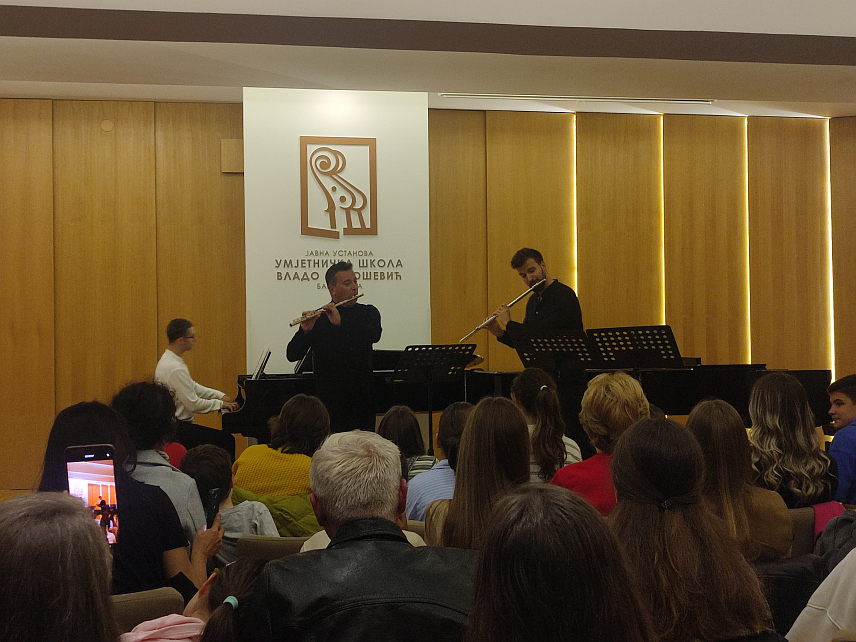 БАЊАЛУКА, 2. НОВЕМБРА /СРНА/ - У Бањалуци је почела манифестација "Дани флауте" која је угостила велики број флаутиста из БиХ и региона.