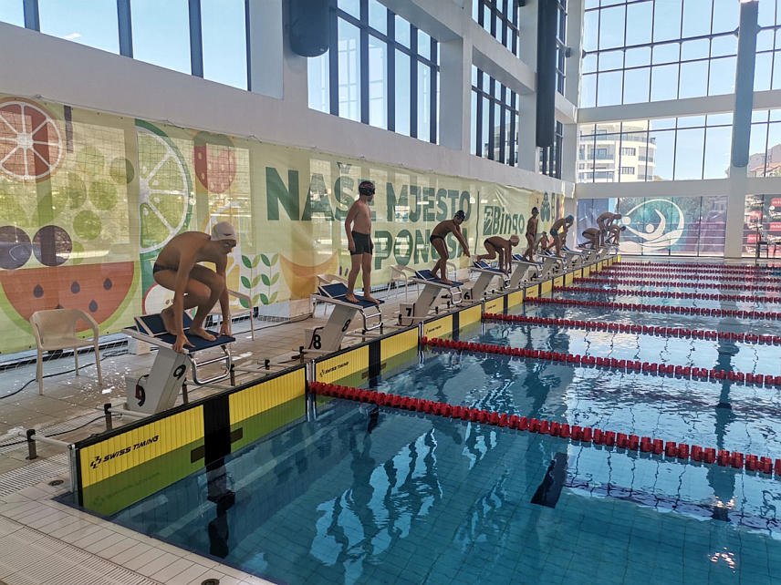 TРЕБИЊЕ, 2. НОВЕМБРА /СРНА/ - У Требињу је данас отворен други Међународни пливачки митинг "Требиње опен", на којем учествује више од 400 пливача из Републике Српске, Федерације БиХ, Црне Горе, Македоније, Хрватске и Украјине.	