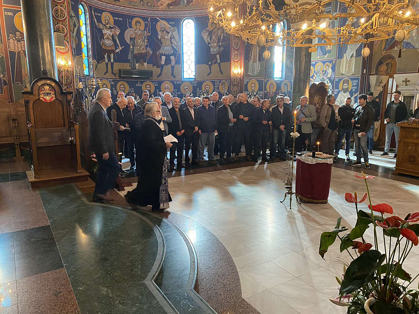 БЕОГРАД, 2. НОВЕМБРА /СРНА/ - У малој цркви Светог Саве на Врачару служен је парастос за борце Невесињске бригаде Херцеговачког корпуса Војске Републике Српске који су погинули за одбрану Републике Српске у Митровданским биткама вођеним на овај велики православни празник 1992. и 1994. године.