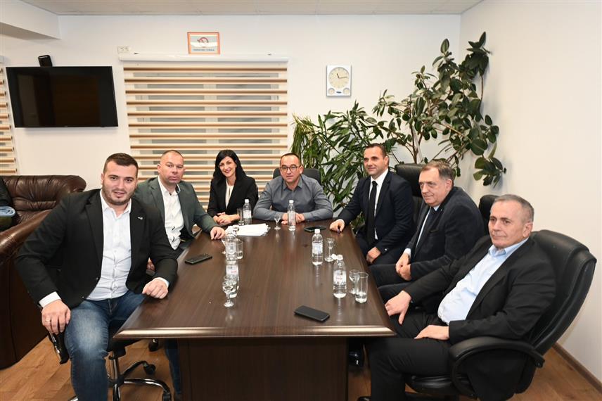 БИЛЕЋА, 30. НОВЕМБРА /СРНА/ - Предсједник Републике Српске Милорад Додик на састанку са новим руководством Билеће.