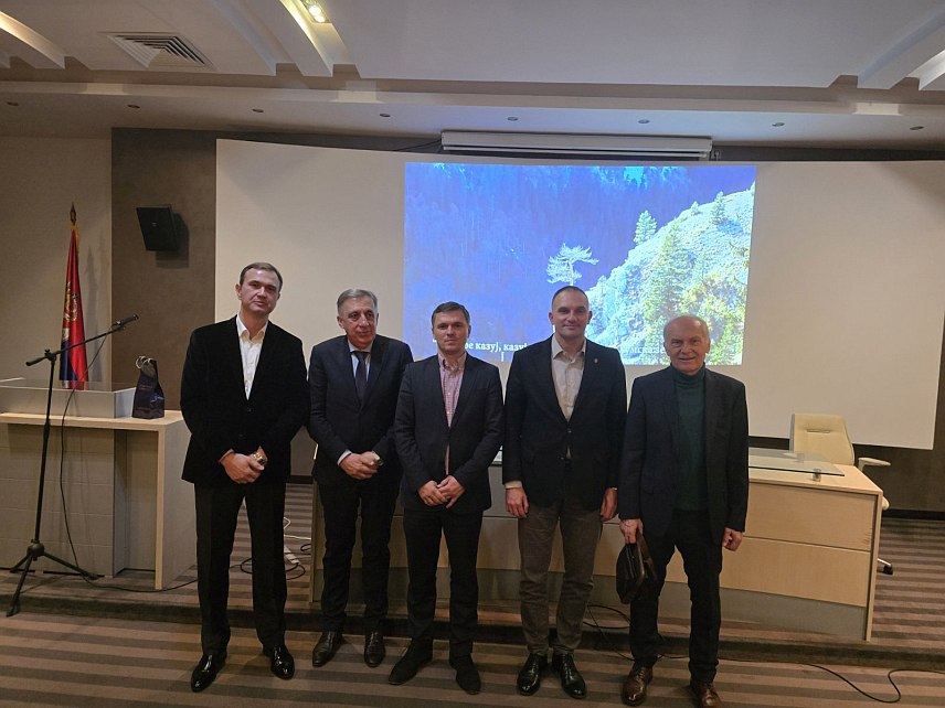 БЕОГРАД, 30. НОВЕМБРА /СРНА/ - Традиционално "Сијело Херцеговаца" одржано је вечерас у Зрењанину и још једном потврђено српско јединство.	