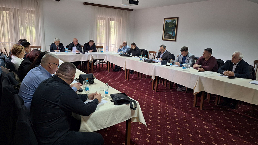 МРКОЊИЋ ГРАД, 30. НОВЕМБРА /СРНА/ - Сједница бањалучког Регионалног одбора ДЕМОС-а, која је одржана у Мркоњић Граду.