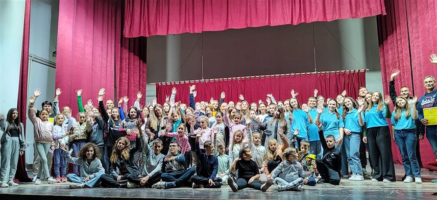 ШАМАЦ, 3. НОВЕМБРА /СРНА/ - Чланови Удружења грађана са сметњама у развоју "Дјеца сунца" из Шамца били су домаћини вршњацима, члановима два друштва за његовање народне традиције из Шимановаца и Пећинаца, што је оцијењено као најљепши примјер инклузије.