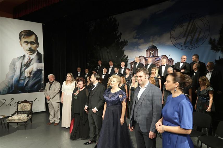 ТРЕБИЊЕ, 3. НОВЕМБРА /СРНА/ - У позоришној сали Културног центра Требиње вечерас је одржано завршно вече "Дучићевих вечери поезије".	