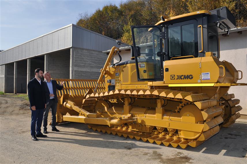ПРИЈЕДОР, 4. НОВЕМБРА /СРНА/ - Предузеће "Комуналне услуге" Приједор набавило је нови булдожер вриједан 340.000 КМ за рад на регионалној санитарној депонији Курево.