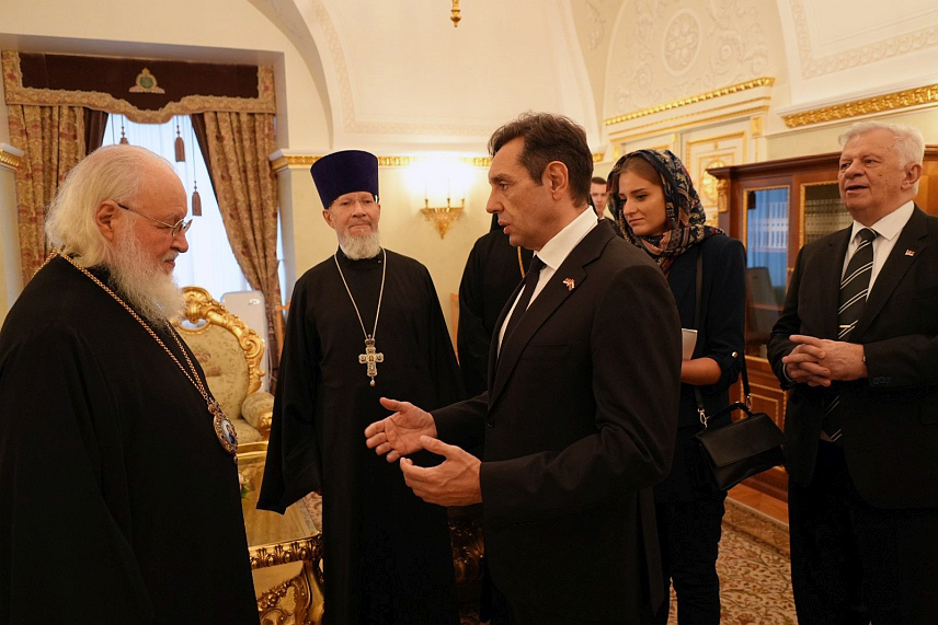 МОСКВА, 4. НОВЕМБРА /СРНА/ - Састанак патријарха московског и све Русије Кирила са потпредсједником Владе Србије Александром Вулином након литургије у Успенском храму московског Кремља.