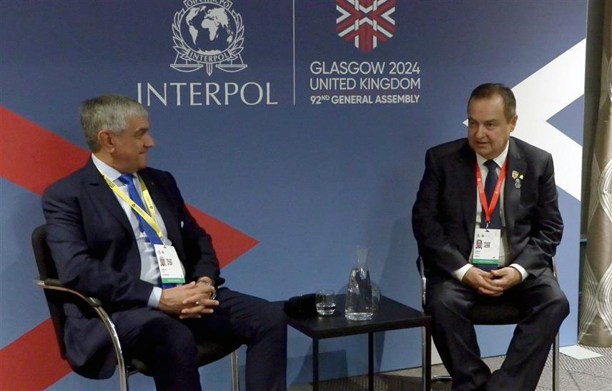 БЕОГРАД/ГЛАЗГОВ, 4. НОВЕМБРА /СРНА/ - Министар унутрашњих послова Србије Ивица Дачић и шеф аргентинске федералне полиције Луис Алехандро Роље данас су у Глазгову договорили наставак узајамне подршке у оквиру Интерпола по питањима од обостраног интереса.