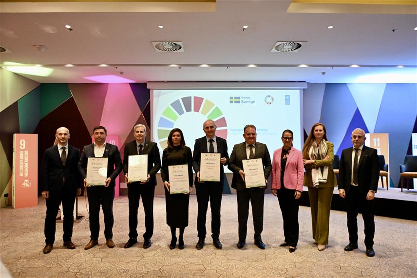 САРАЈЕВО, 4. НОВЕМБРА /СРНА/ - У Сарајеву је, додјелом награда за лидере локалног одрживог развоја у БиХ за 2024. годину "Пионири могућег у БиХ", почела четврта Седмица одрживог развоја у БиХ, посвећена Циљевима одрживог развоја и Агенди 2030.