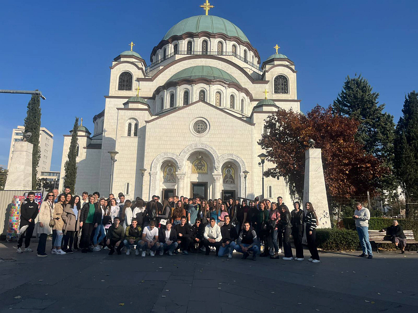 ТРЕБИЊЕ, 4. НОВЕМБРА /СРНА/ - Један број ђака из требињског Дома ученика боравио је у посјети Дому ученика "Патријарх Павле" у Београду гдје су имали прилику да се упознају, друже и такмиче са вршњацима из других домова.