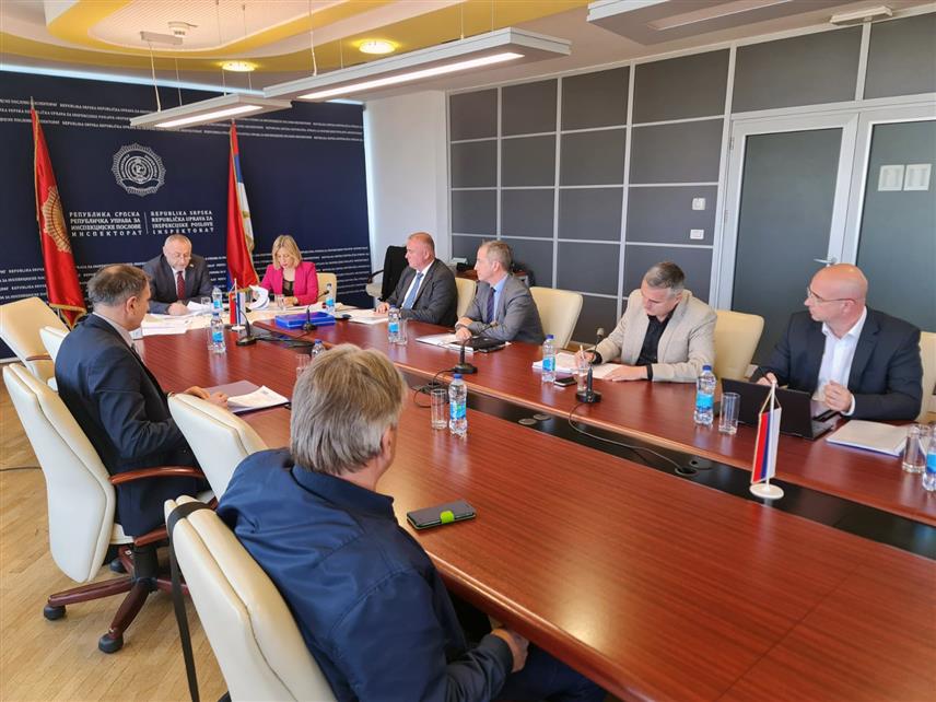 БАЊАЛУКА, 5. НОВЕМБРА /СРНА/ - Сједница Економско-социјалног савјета Републике Српске, на којој ће бити настављен разговор о најнижој плати у Српској за наредну годину.