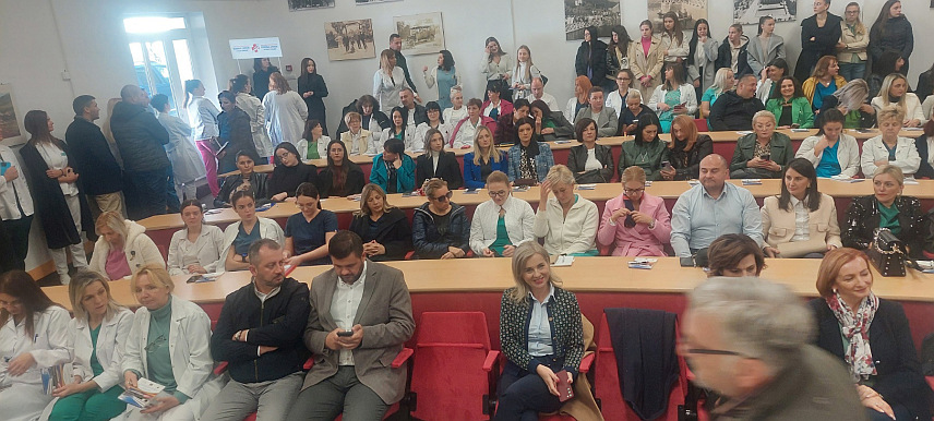 ИСТОЧНО САРАЈЕВО, 5. НОВЕМБРА /СРНА/ - Предавања за медицинске сестре и техничаре о њиховој улози и значају у здравственом систему, у оквиру "Дани Болнице `Србија`",које организују град Источно Сарајево и Удружење хирурга Републике Српске, под покровитељством Министарства здравља и социјалне заштите Српске.