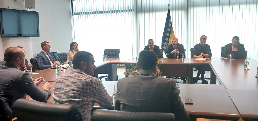 САРАЈЕВО, 5. НОВЕМБРА /СРНА/ - Министар комуникација и транспорта у Савјету министара Един Форто на састанку са руководствима Дирекције за цивилно ваздухопловство /БХДЦА/ и свих аеродрома у БиХ.