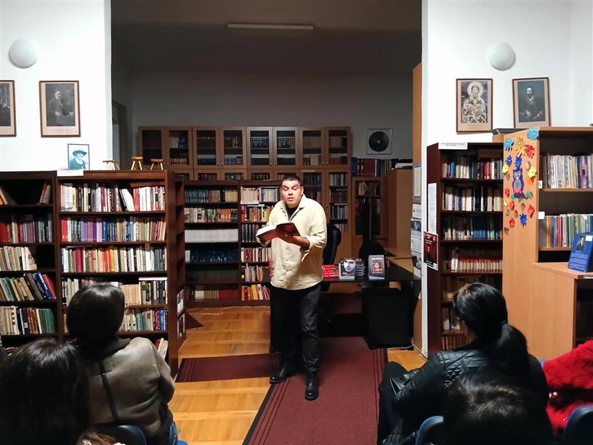 НОВИ ГРАД, 5. НОВЕМБРА /СРНА/ - Програм под називом "Tеатар, исповест, кабаре" аутора Стефана Симића одржан је у Народној библиотеци у Новом Граду.