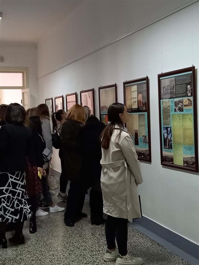 БАЊАЛУКА, 7. НОВЕМБРА /СРНА/ - У Бањалуци је данас отворена изложба архивских докумената "Бањалука 1918" o историји Бањалуке, од њеног пада под Хабзбуршку монархију до коначног присаједињења Краљевини Србији, те формирања и консолидације органа нове власти Краљевине Срба, Хрвата и Словенаца.	
